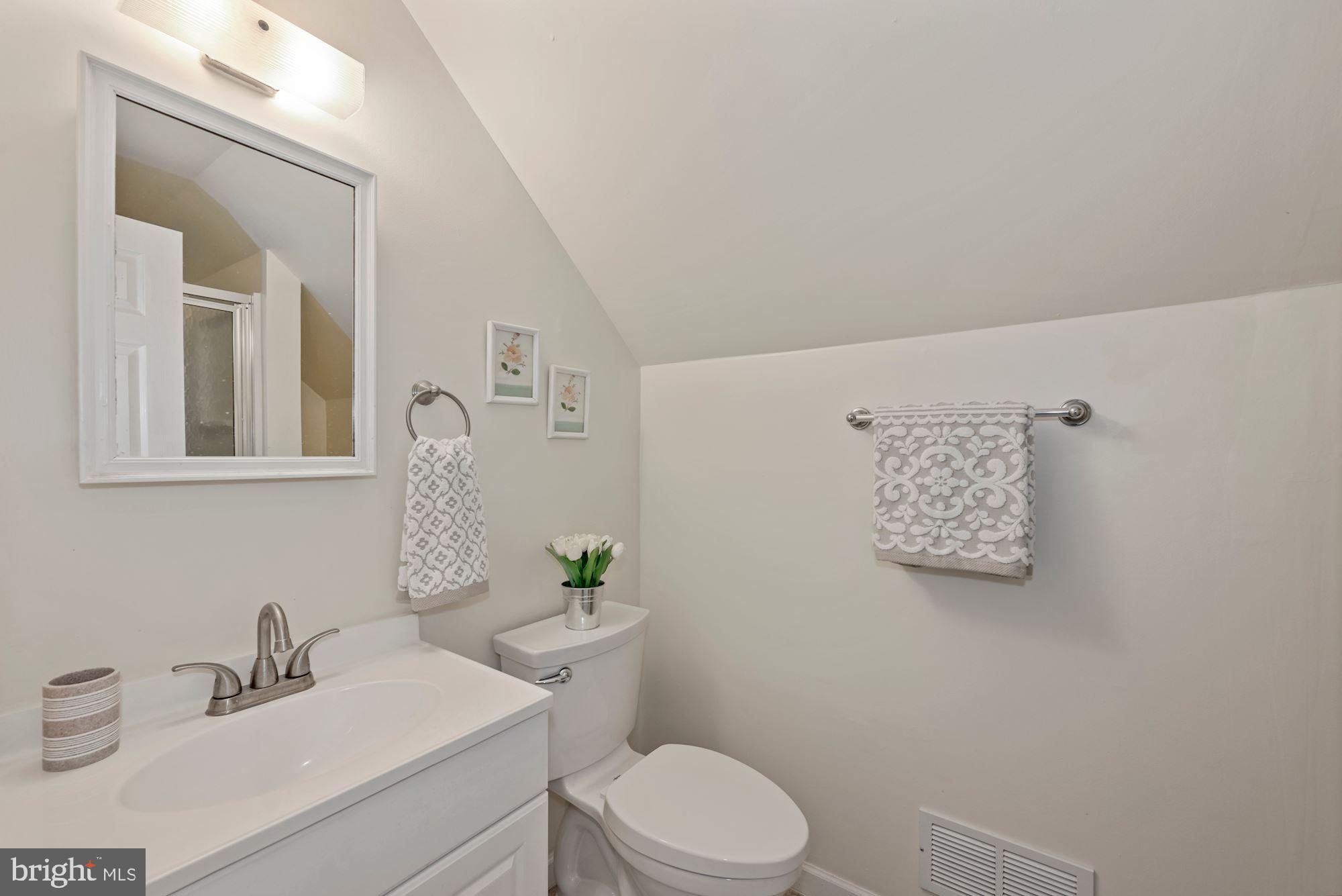 203 Paddock Way Delran, NJ 08075 - Photo 28 of 30 Upper Level Bath