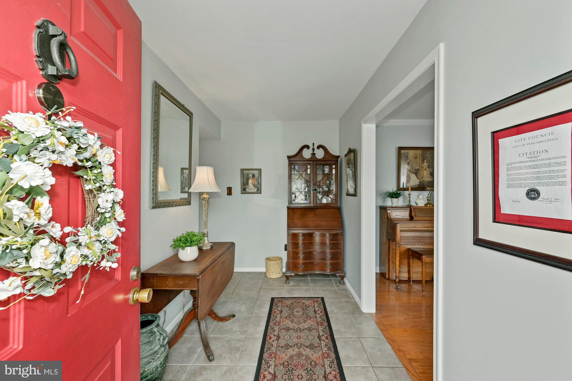 203 Paddock Way Delran, NJ 08075 - Photo 4 of 30 Foyer Entry