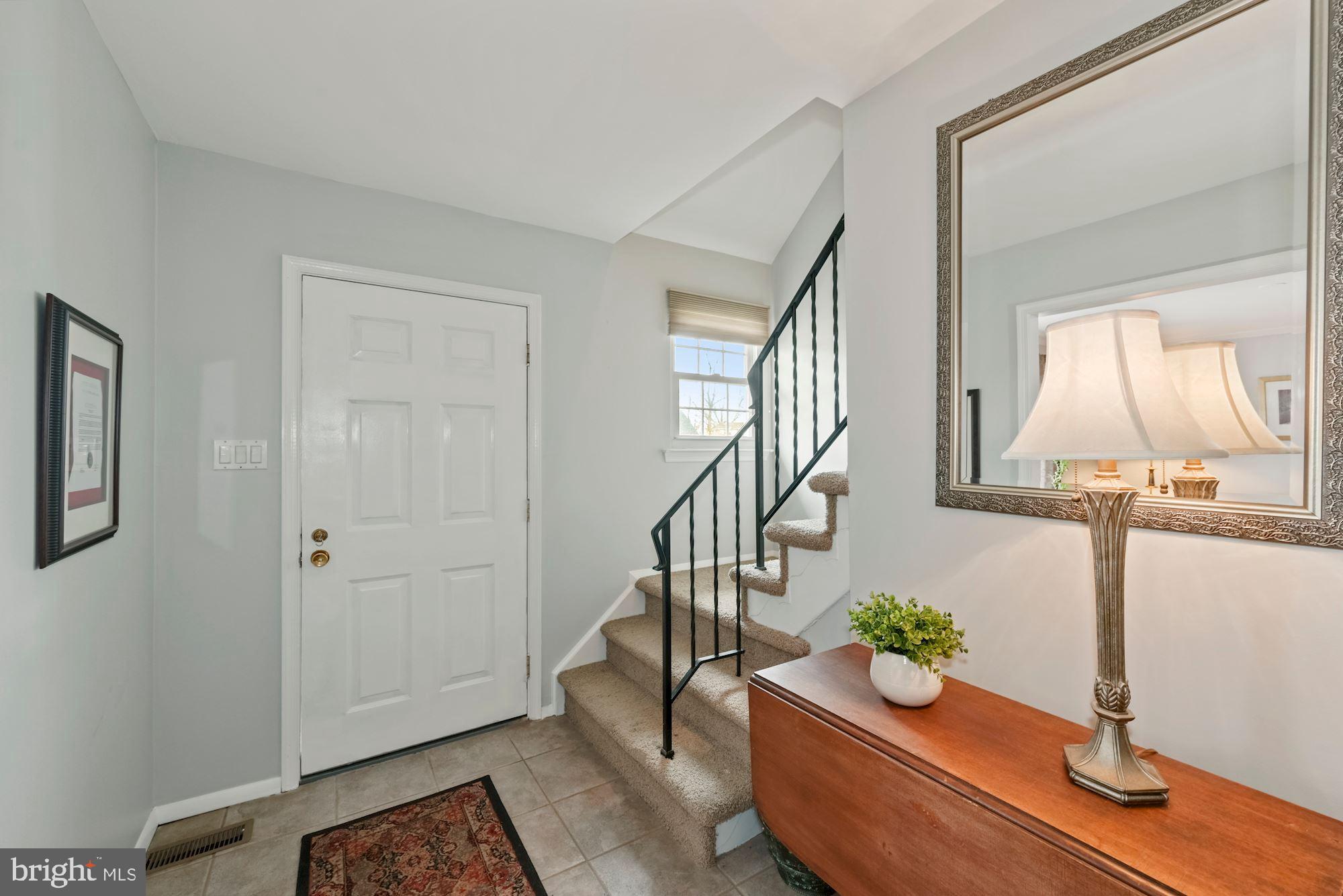 203 Paddock Way Delran, NJ 08075 - Photo 5 of 30 Foyer Entry