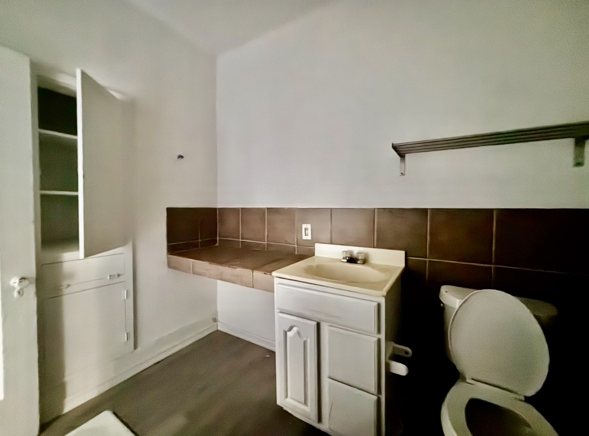 6124 Goforth Street Houston, TX 77021 - Photo 11 of 21 a utility room with dryer and washer