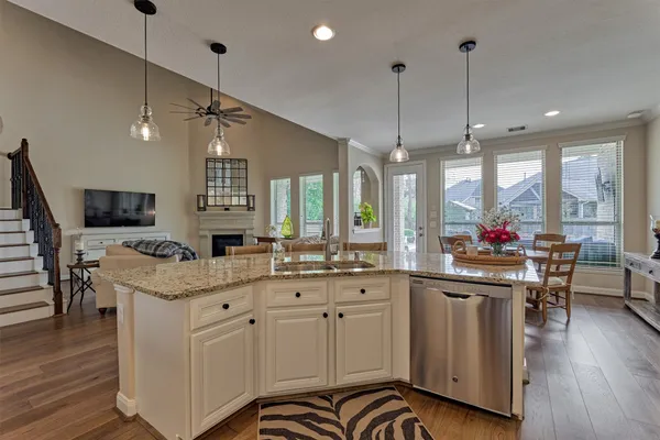 $725,000 | 128 Shane Street, Montgomery, TX 77316