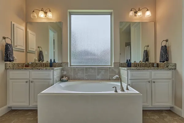 $725,000 | 128 Shane Street, Montgomery, TX 77316