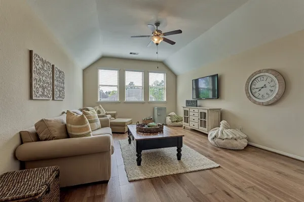 $725,000 | 128 Shane Street, Montgomery, TX 77316