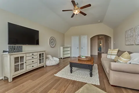 $725,000 | 128 Shane Street, Montgomery, TX 77316