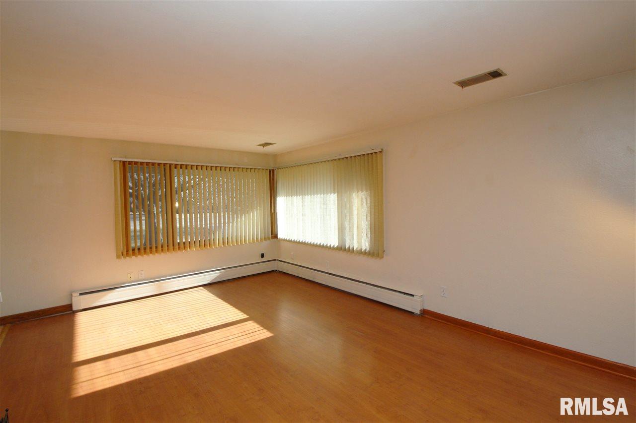 2306 Springfield Road East Peoria, IL 61611 - Photo 6 of 36 Gallery Image 6