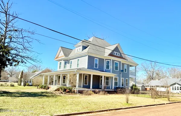 $289,000 | 318 West Chestnut Street, Charleston, MS 38921