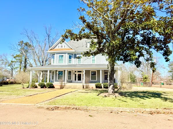 $289,000 | 318 West Chestnut Street, Charleston, MS 38921