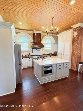 $289,000 | 318 West Chestnut Street, Charleston, MS 38921