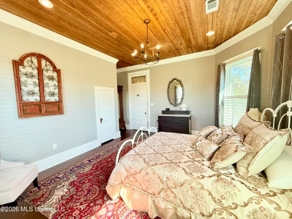 $289,000 | 318 West Chestnut Street, Charleston, MS 38921