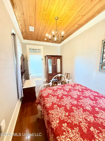 $289,000 | 318 West Chestnut Street, Charleston, MS 38921