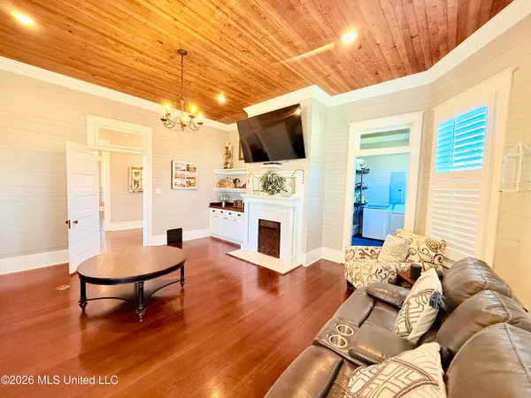 $289,000 | 318 West Chestnut Street, Charleston, MS 38921