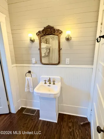$289,000 | 318 West Chestnut Street, Charleston, MS 38921