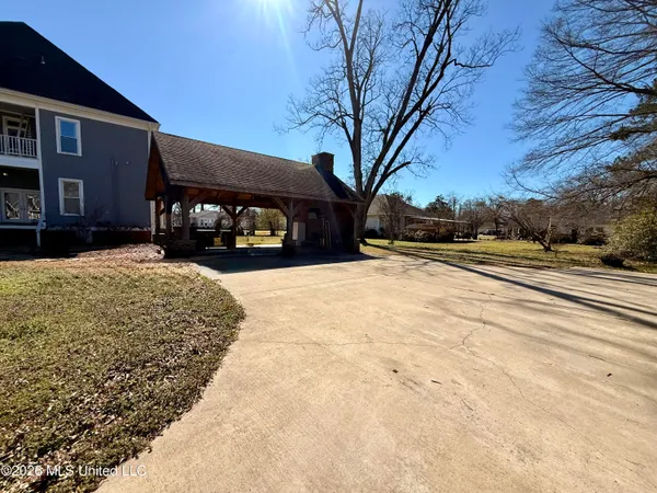 $289,000 | 318 West Chestnut Street, Charleston, MS 38921