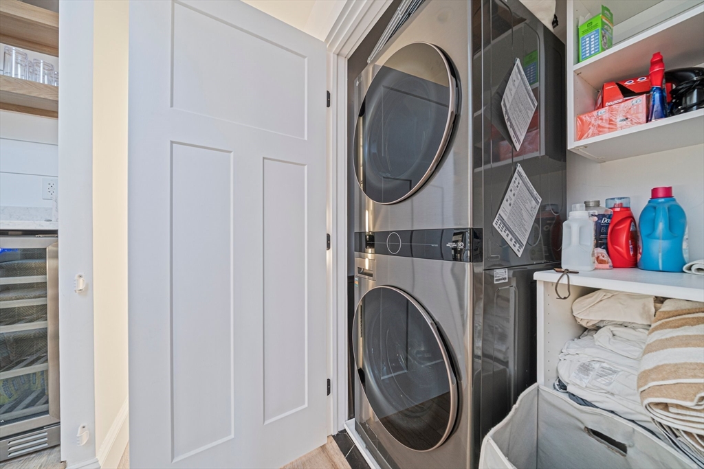 85 Glades Road Scituate, MA 02066 - Photo 22 of 42 a utility room with dryer and washer