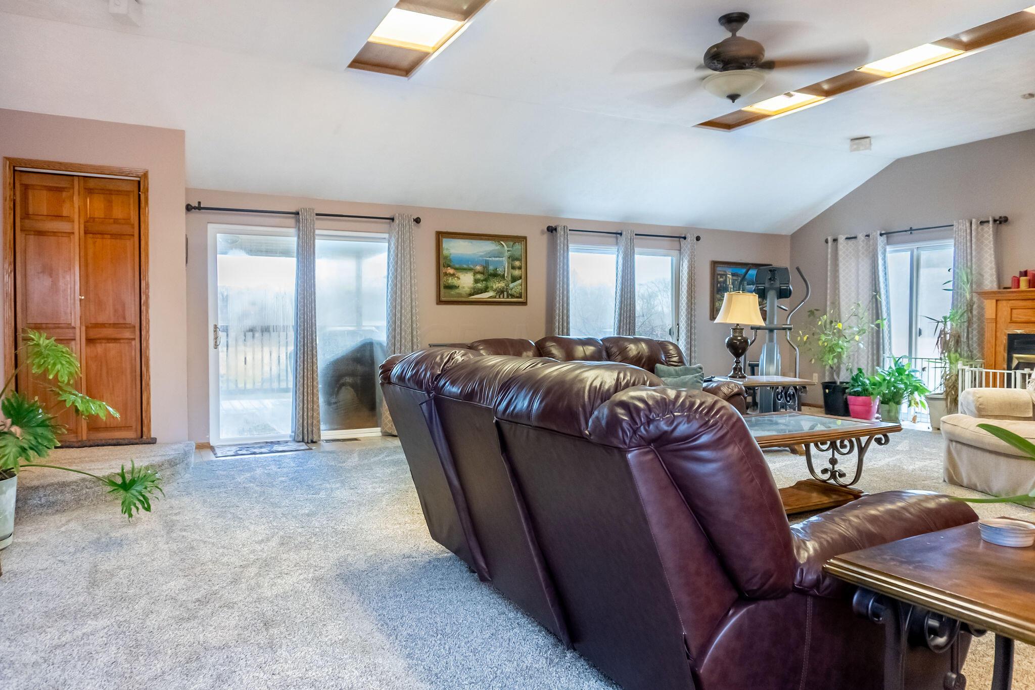 1514 Crissinger Road Marion, OH 43302 - Photo 12 of 42 Second Family Room