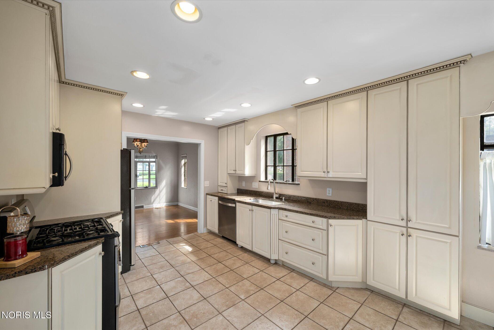 2823 Goddard Road Toledo, OH 43606 - Photo 13 of 37 Gallery Image 13