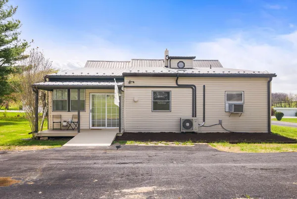 $349,000 | 15 Romaine Lane, Stuarts Draft, VA 24477