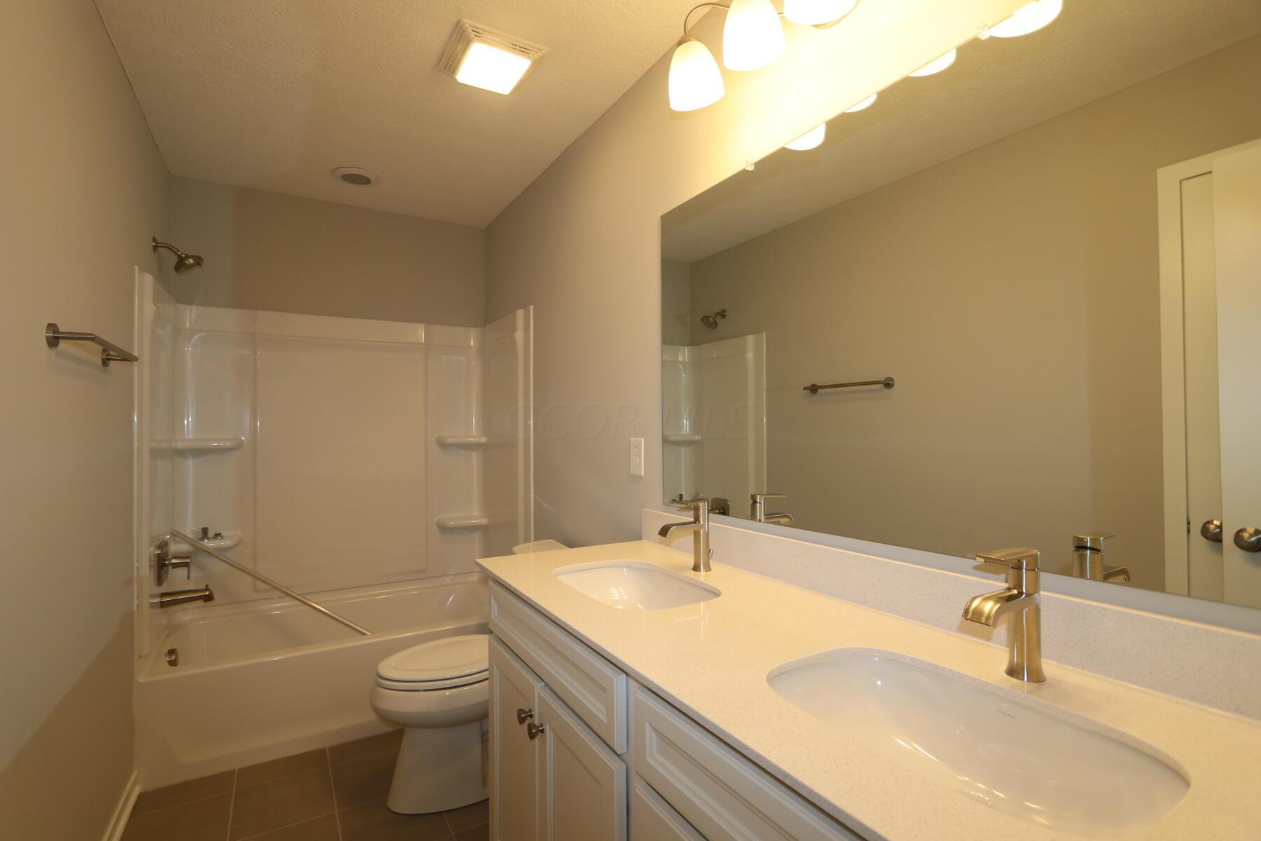 32 Erin Hls Road Commercial Point, OH 43116 - Photo 14 of 25 Bathroom