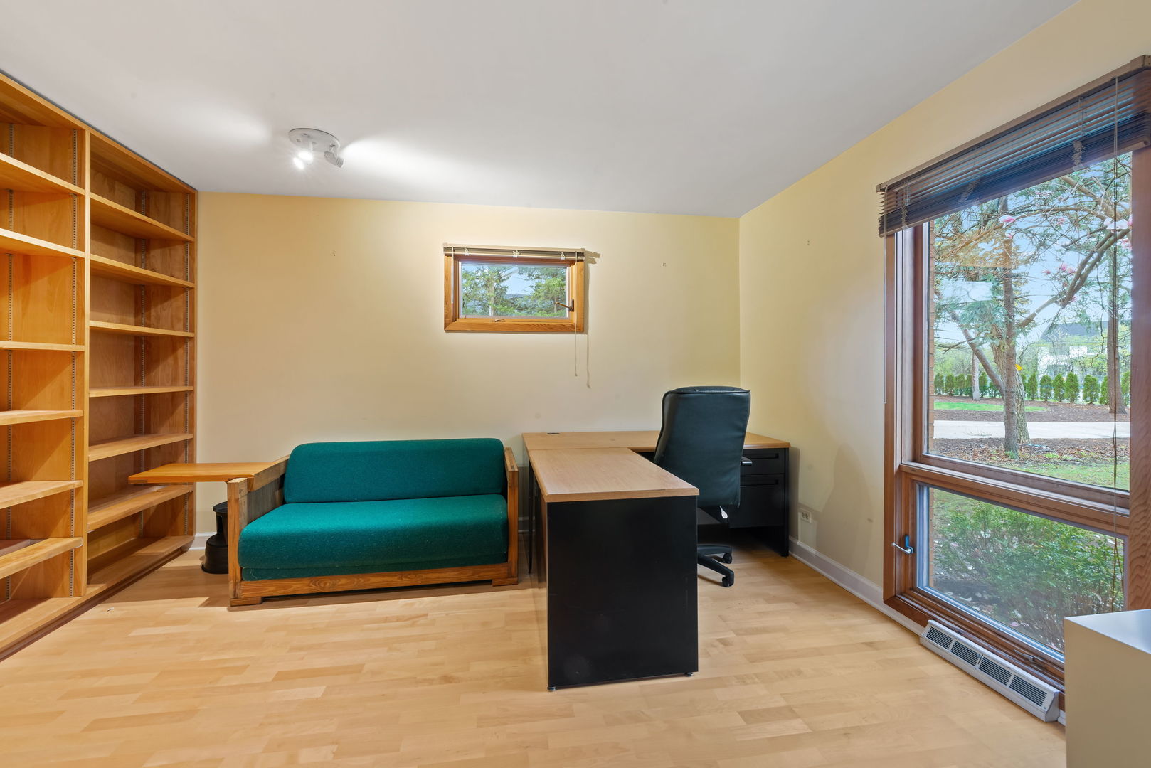 2819 Meyers Road Oak Brook, IL 60523 - Photo 21 of 35 a living room with furniture and a window
