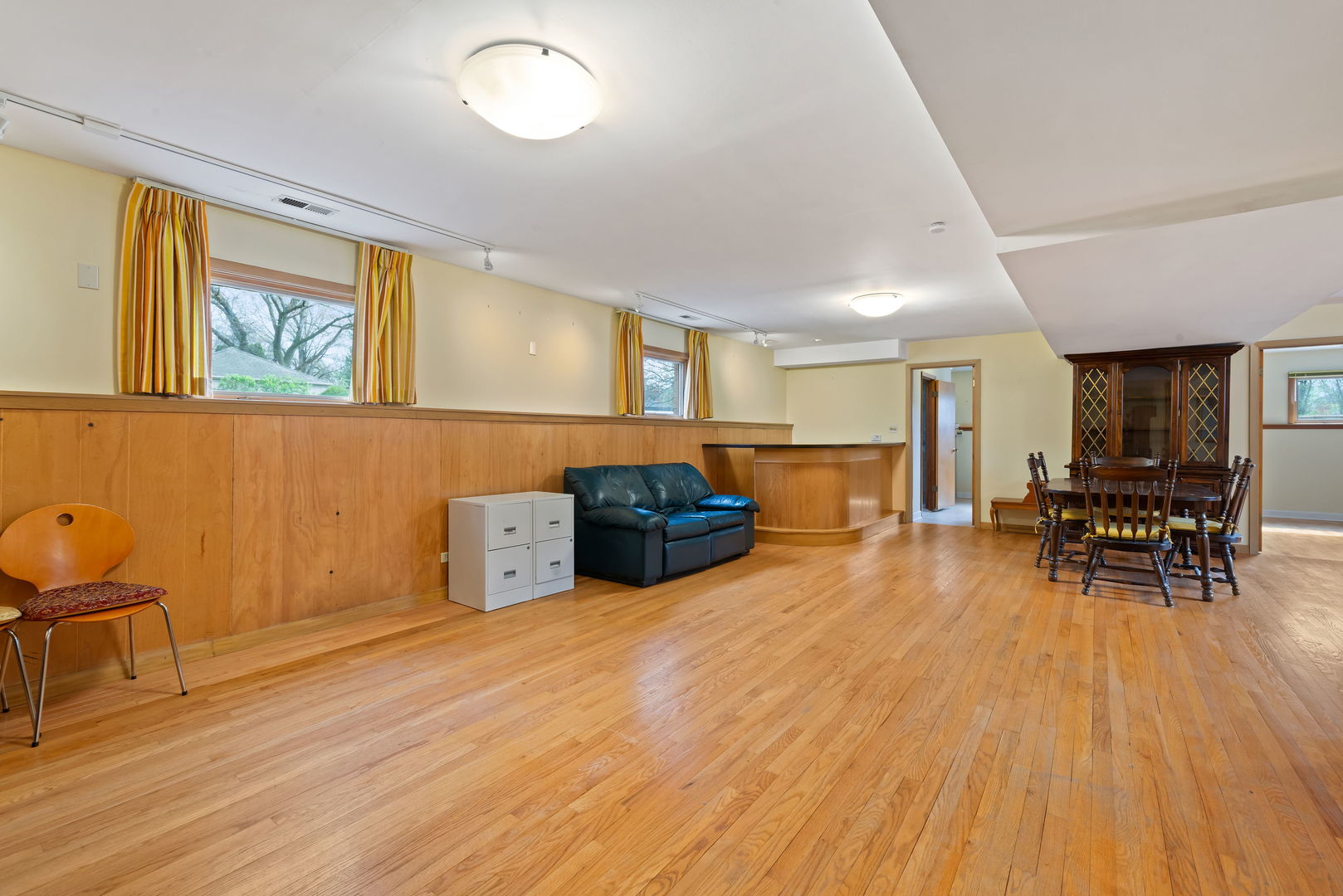 2819 Meyers Road Oak Brook, IL 60523 - Photo 28 of 35 a living room with furniture and a wooden floor