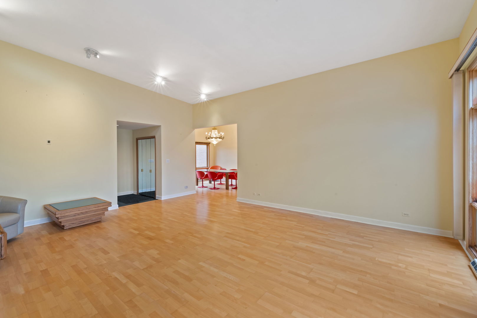 2819 Meyers Road Oak Brook, IL 60523 - Photo 6 of 35 a view of an empty room