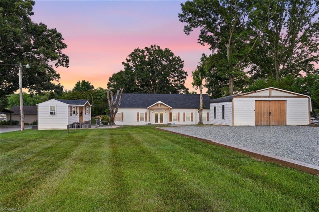 1902 Riverview Rd Extension Lexington, NC 27292 - Photo 3 of 50