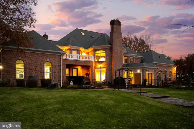 a view of an entryway