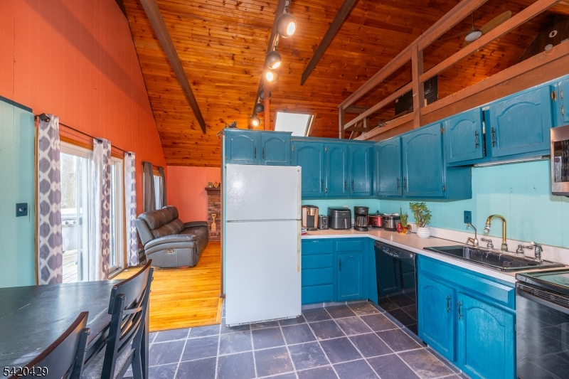 31 Plum Tree Road Vernon, NJ 07462 - Photo 7 of 26