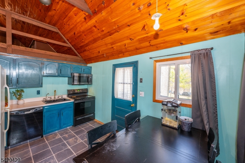 31 Plum Tree Road Vernon, NJ 07462 - Photo 8 of 26