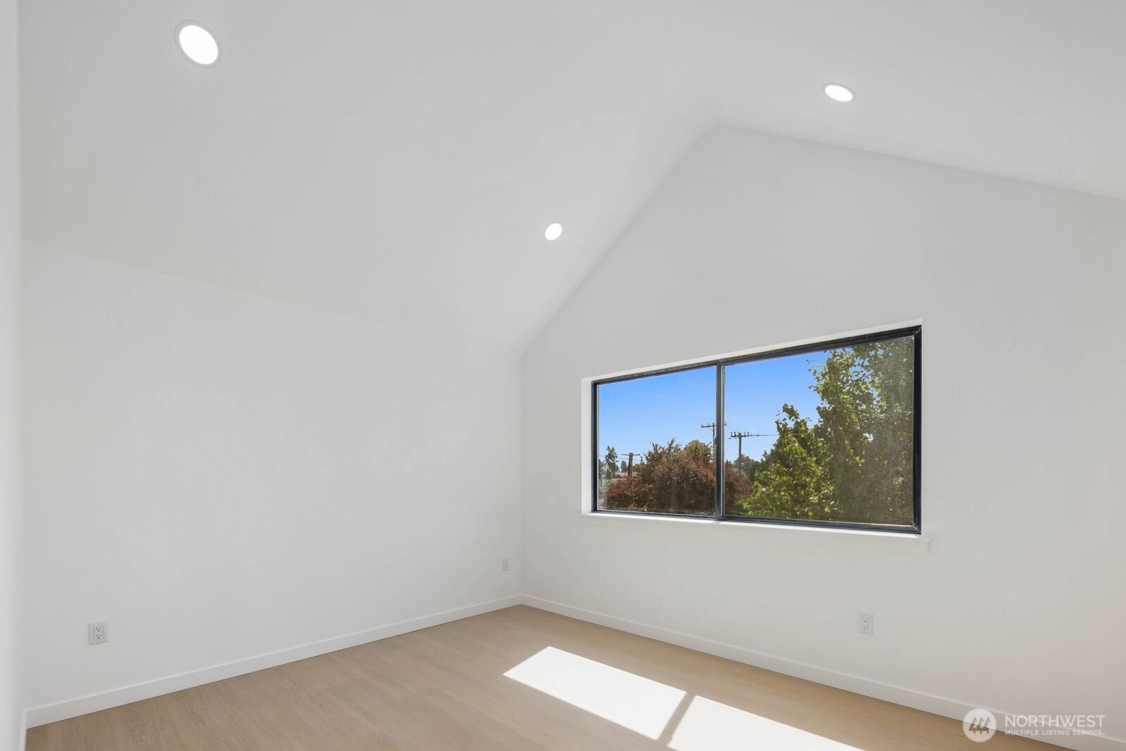 3945 South Morgan Street Seattle, WA 98118 - Photo 12 of 40 Gallery Image 12