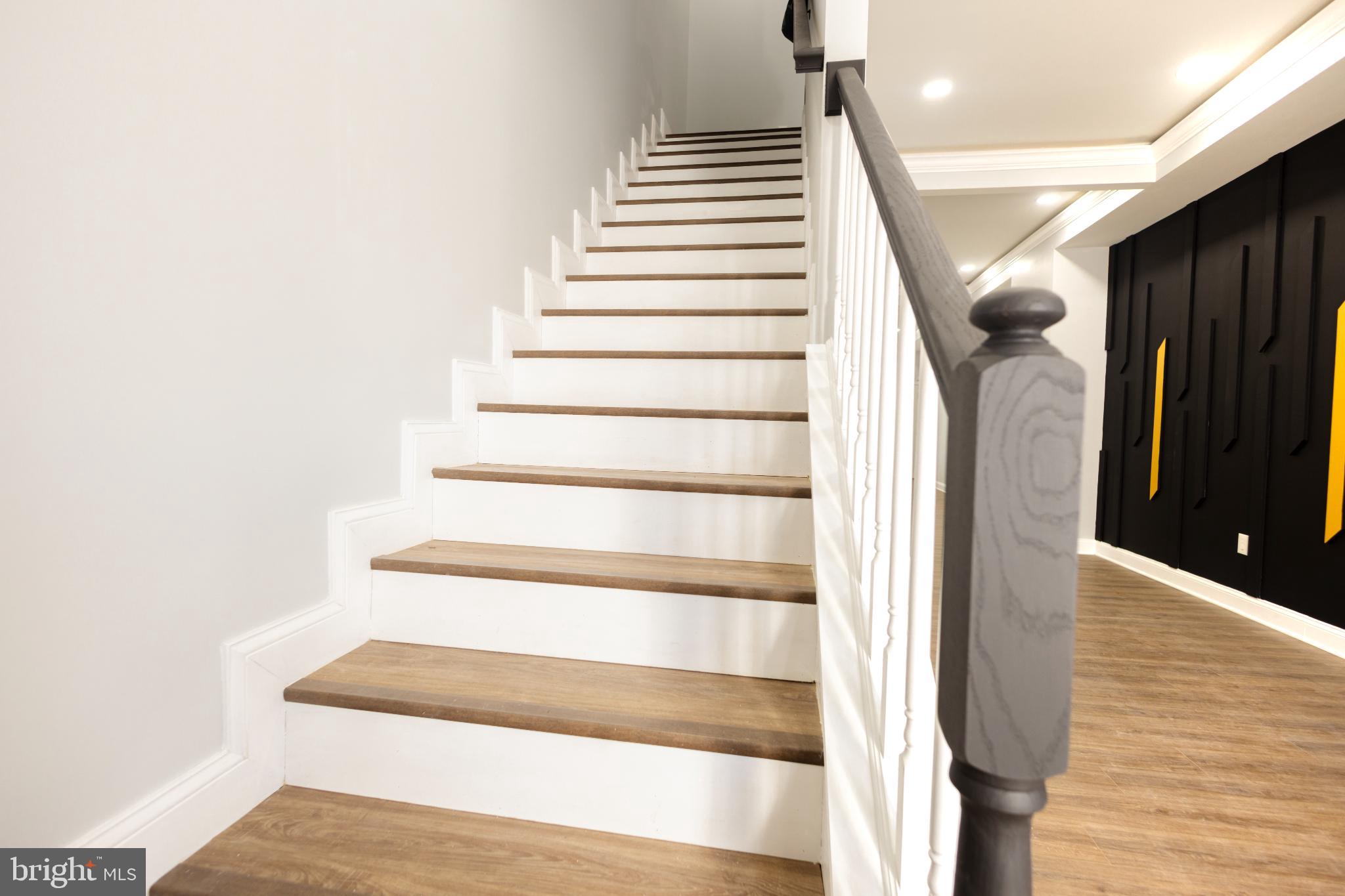 820 North Monroe Street Baltimore, MD 21217 - Photo 8 of 23 a view of entryway