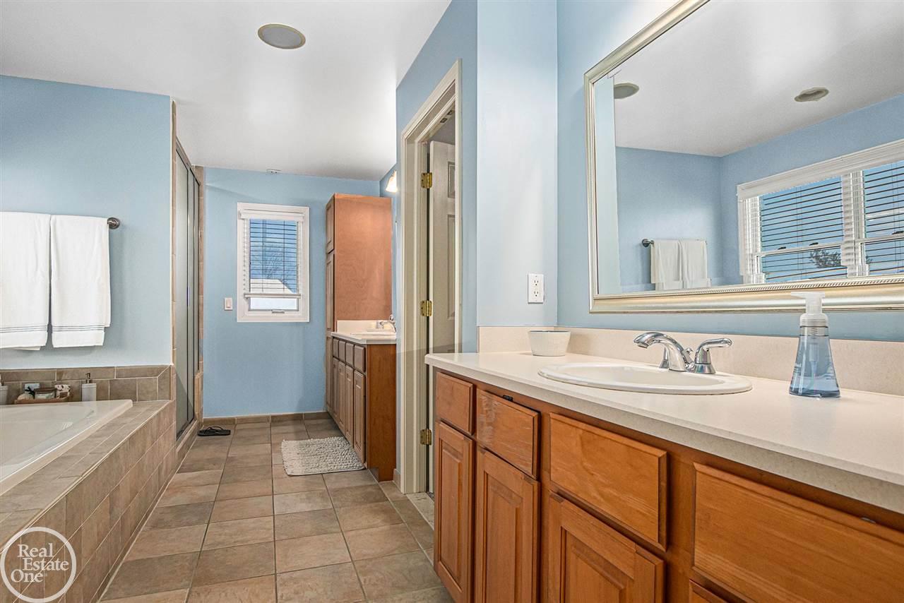 3579 Inverness Drive Rochester, MI 48306 - Photo 19 of 45 50066288-18.JPG