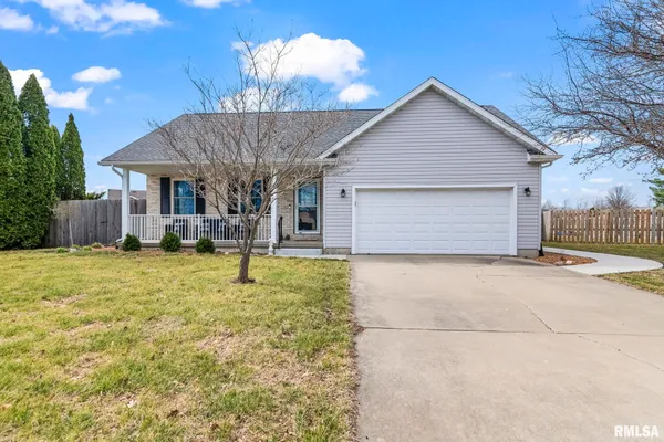 $355,000 | 405 Fox Glove Crest, Chatham, IL 62629