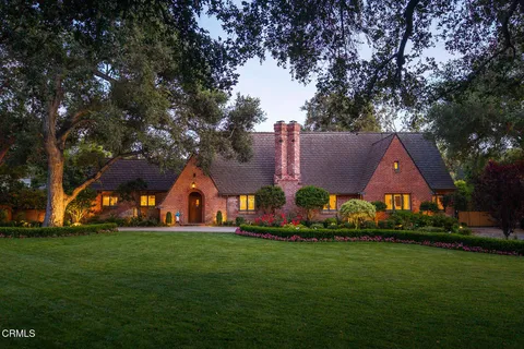 $5,700,000 | 555 Meadow Grove Street, La Canada Flintridge, CA 91011
