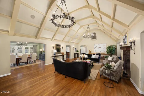 $5,700,000 | 555 Meadow Grove Street, La Canada Flintridge, CA 91011