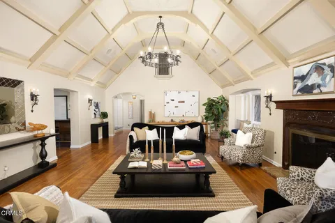 $5,700,000 | 555 Meadow Grove Street, La Canada Flintridge, CA 91011