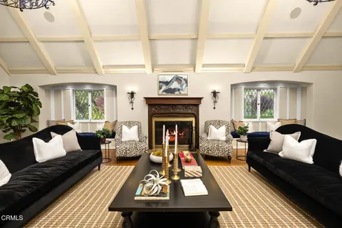 $5,700,000 | 555 Meadow Grove Street, La Canada Flintridge, CA 91011