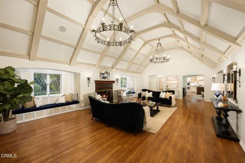 $5,700,000 | 555 Meadow Grove Street, La Canada Flintridge, CA 91011