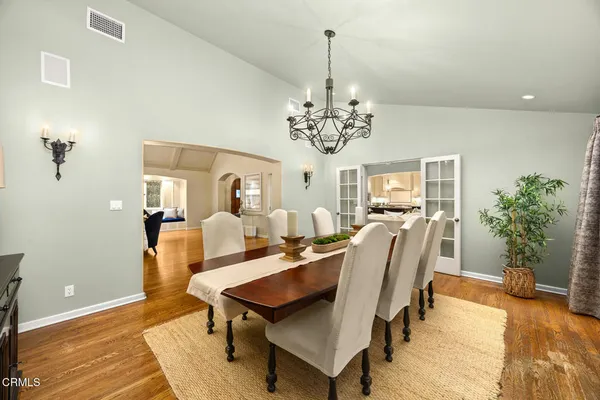 $5,700,000 | 555 Meadow Grove Street, La Canada Flintridge, CA 91011