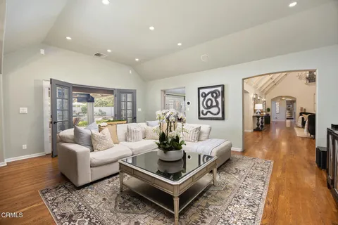 $5,700,000 | 555 Meadow Grove Street, La Canada Flintridge, CA 91011