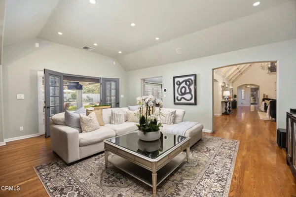 $5,700,000 | 555 Meadow Grove Street, La Canada Flintridge, CA 91011