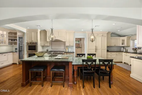 $5,700,000 | 555 Meadow Grove Street, La Canada Flintridge, CA 91011