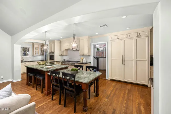 $5,700,000 | 555 Meadow Grove Street, La Canada Flintridge, CA 91011