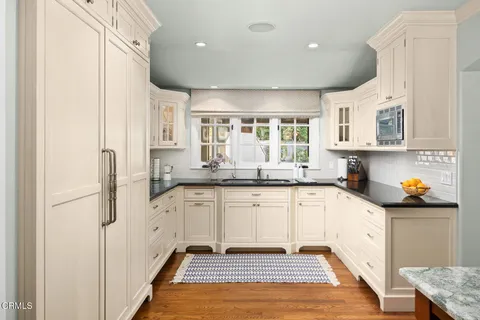 $5,700,000 | 555 Meadow Grove Street, La Canada Flintridge, CA 91011