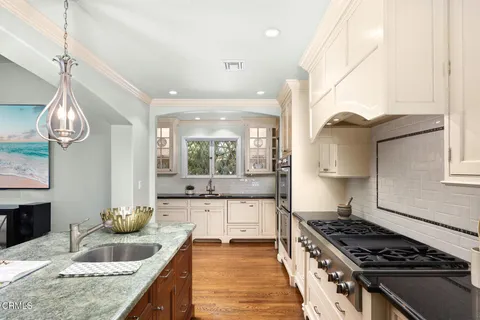 $5,700,000 | 555 Meadow Grove Street, La Canada Flintridge, CA 91011