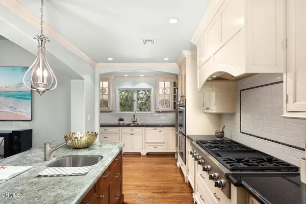 $5,700,000 | 555 Meadow Grove Street, La Canada Flintridge, CA 91011