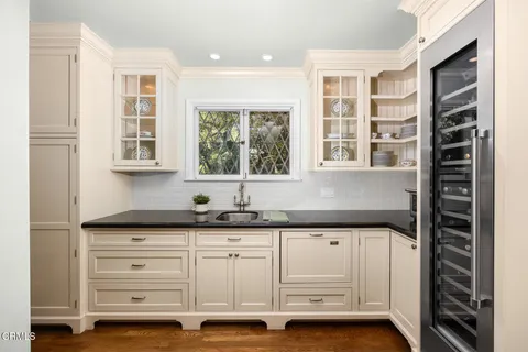 $5,700,000 | 555 Meadow Grove Street, La Canada Flintridge, CA 91011