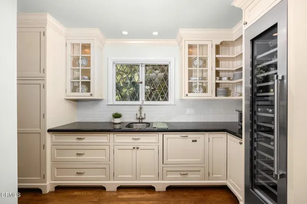 $5,700,000 | 555 Meadow Grove Street, La Canada Flintridge, CA 91011