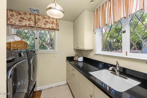 $5,700,000 | 555 Meadow Grove Street, La Canada Flintridge, CA 91011