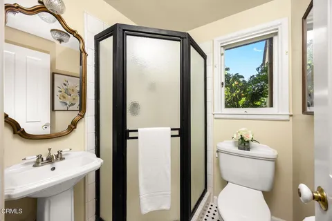 $5,700,000 | 555 Meadow Grove Street, La Canada Flintridge, CA 91011